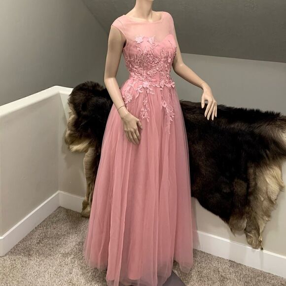 New Elegant Floral Lace Appliqué With Beads Tulle Dress - Picture 4 of 12